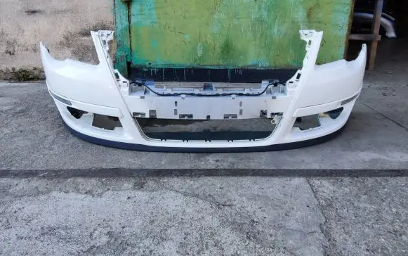 Volkswagen PASSAT B6 Front bumper 3C0807221A