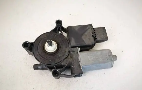 Opel Crossland X Front door window regulator motor 0130824074 1137328865