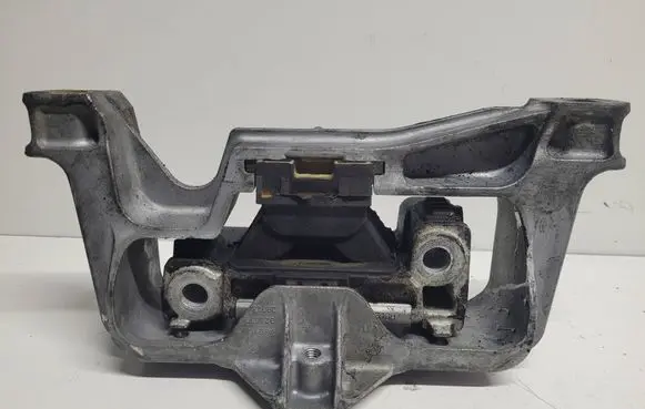 Mercedes-Benz B W246 W242 Engine mount bracket A2462402617 586735