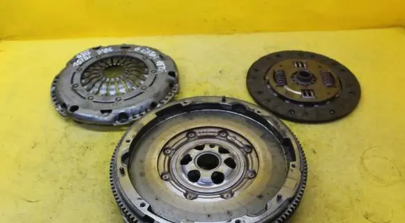 Volkswagen Golf VII Dual mass flywheel 05E105266B