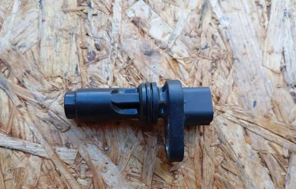 Honda FR-V Camshaft position sensor 15504J25