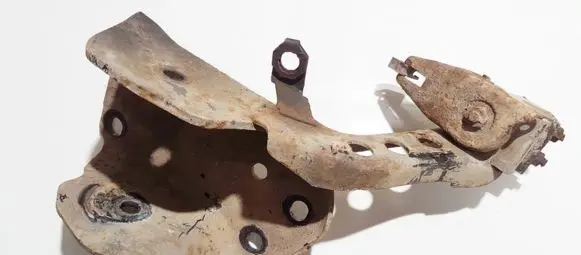 Volkswagen PASSAT B4 Bracket in trunk/boot 