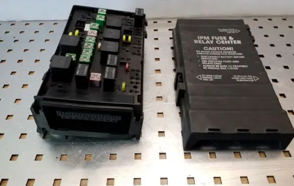 Chrysler Grand Voyager IV Fuse module 05144509AE P05144509AE