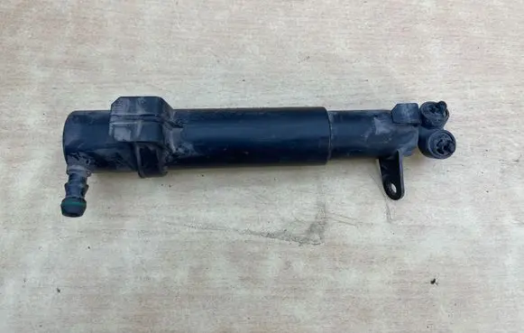 Mercedes-Benz E W211 Headlight washer spray nozzle 2118600647