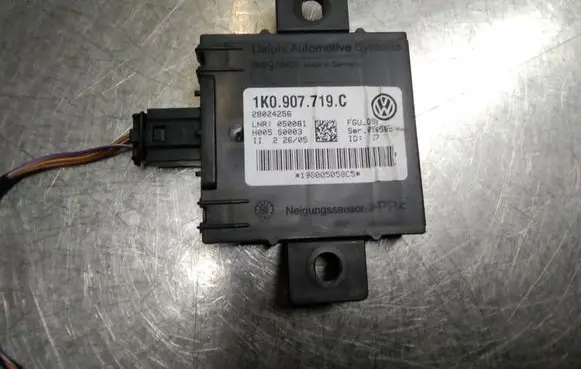 Volkswagen Golf V Alarm control unit/module 1K0907719C 28024256