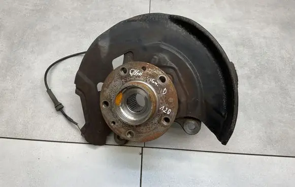 Front wheel hub