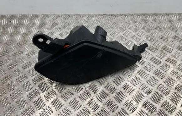 BMW 5 G30 G31 G38 Intake resonator 8591849