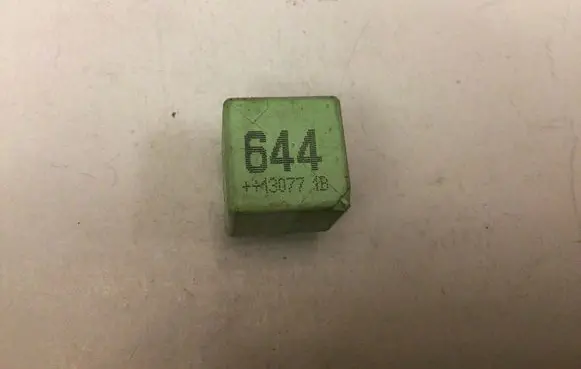 Volkswagen PASSAT B7 Other relay 4H0951253 644
