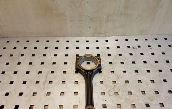 Volkswagen Golf V Connecting rod/conrod 