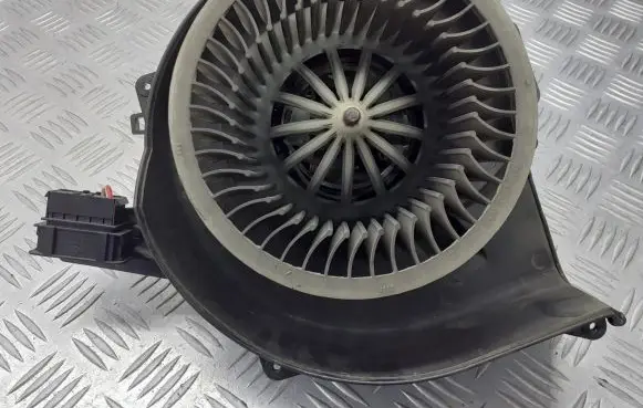 Volkswagen Polo IV 9N3 Heater fan/blower 6Q1820015C