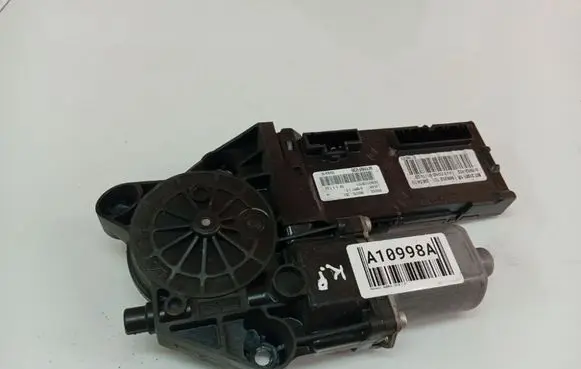 Renault Scenic III - Grand scenic III Front door window regulator motor 807310011R