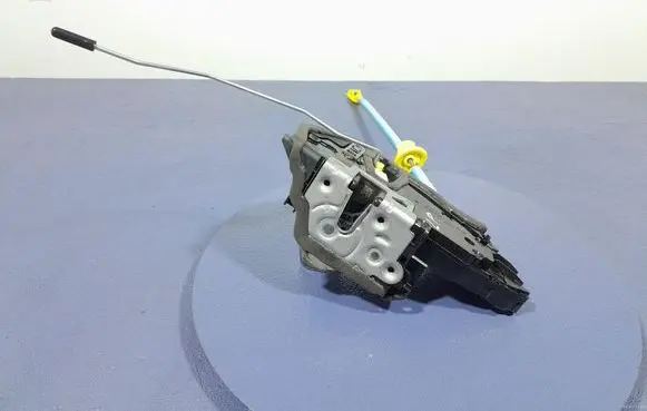 BMW 2 F45 Front door lock 7956135
