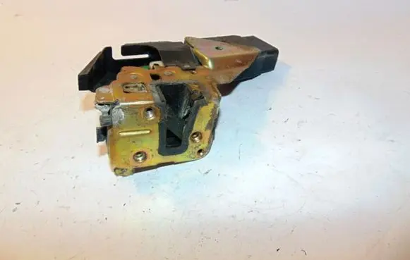 Mitsubishi Carisma Rear door lock M806386