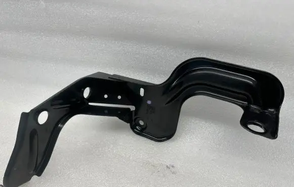 Audi A6 S6 C6 4F Intercooler pipe mounting bracket 4F0145814G