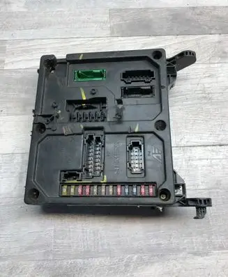 Ford Galaxy Fuse module S120042300B 633027825 7M3962254H