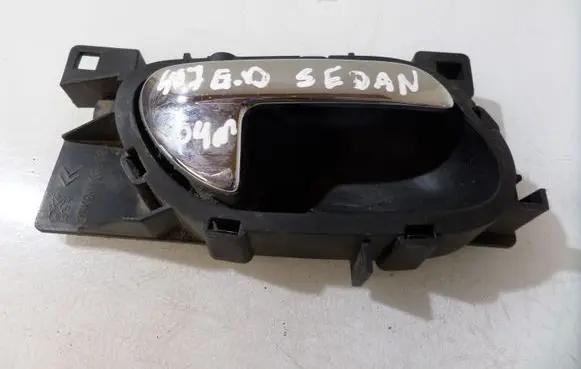 Loading door interior handle