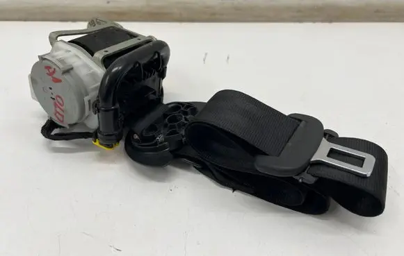 Audi A3 S3 8V Front seatbelt