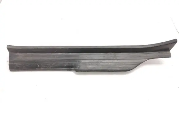 Volkswagen PASSAT B2 Rear sill trim cover 323853806