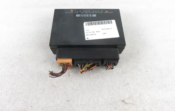 Volkswagen Touareg I Central body control module 7L0959933F