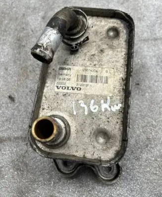 Volvo XC60 Engine oil radiator 31201911