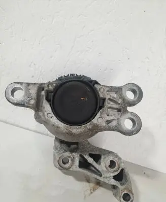 Nissan X-Trail T32 Engine mount bracket 112114BA0A