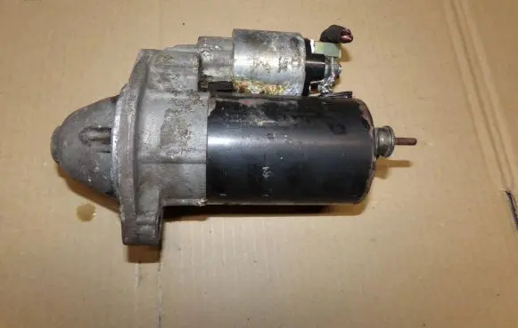 Volkswagen PASSAT B5 Starter motor