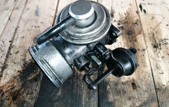 Audi A4 S4 B6 8E 8H EGR valve 038131501AA