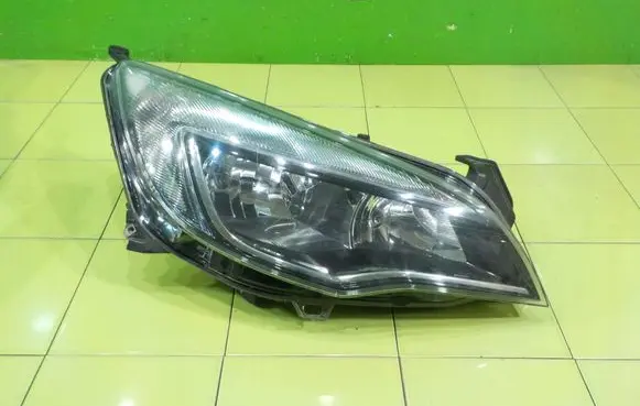 Opel Astra J Headlight/headlamp 1LG01001170