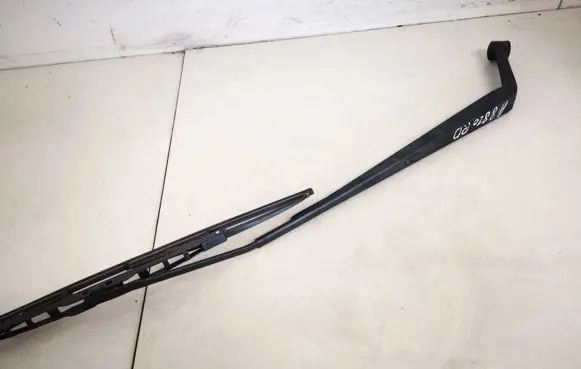 Toyota Avensis T250 Front wiper blade arm