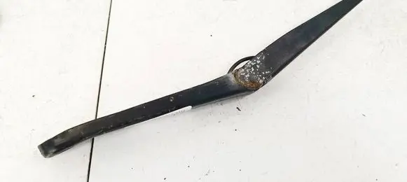 Front wiper blade arm