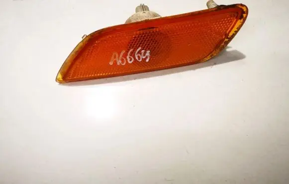 Ford Focus Front reflector 