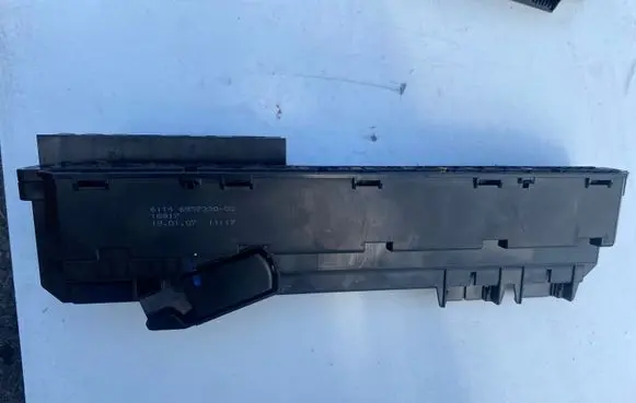 BMW 5 E60 E61 Fuse module 6957330