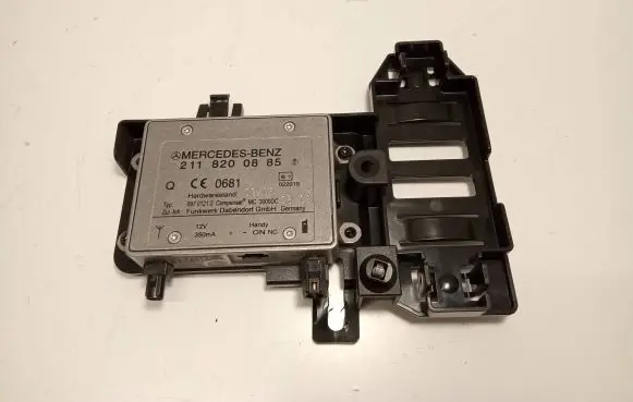 Mercedes-Benz CLK A209 C209 Antenna control unit 2118200885 09701212