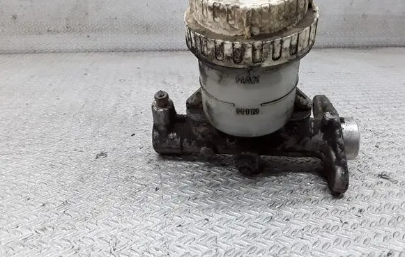 Mitsubishi Pajero Master brake cylinder