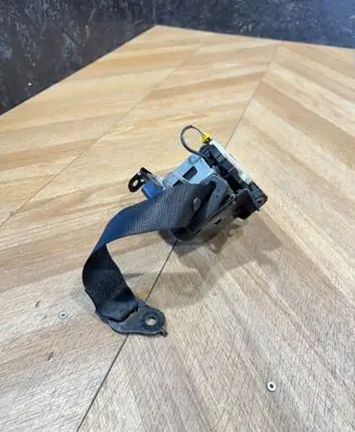 Mercedes-Benz C W204 Rear seatbelt A2048600785