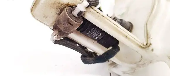 Volkswagen Golf VI Windscreen/windshield washer pump 1K6955651