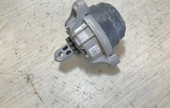 BMW 5 F10 F11 Engine mount bracket 6868302