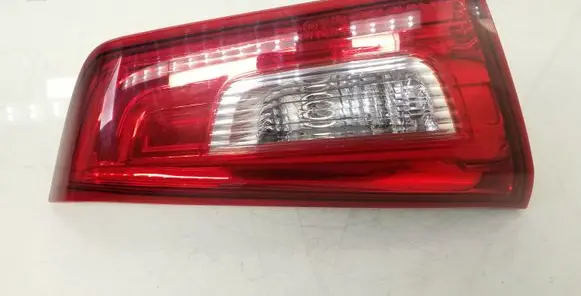 Mitsubishi ASX Tailgate rear/tail lights P9373