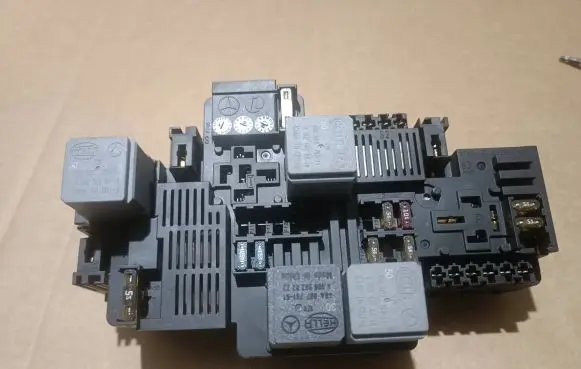Mercedes-Benz E W213 Fuse module A2139062202 58K615F02