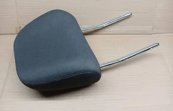 Volkswagen Golf Sportsvan Front seat headrest 