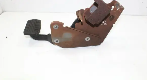 Opel Antara Brake pedal