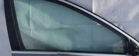 Peugeot 607 Front door window glass four-door