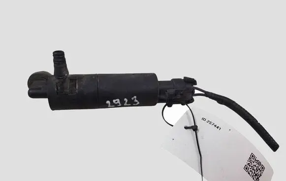 Cadillac CTS Windscreen/windshield washer pump