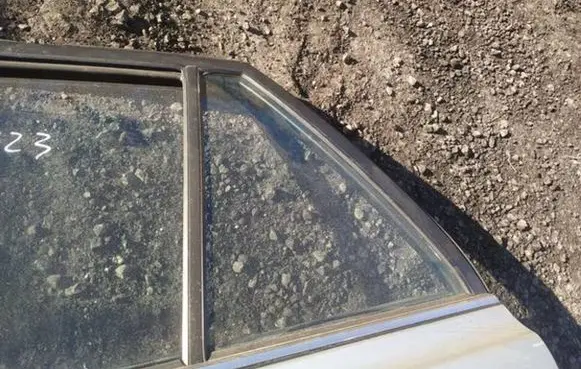Toyota Avensis T250 Rear vent window glass as2