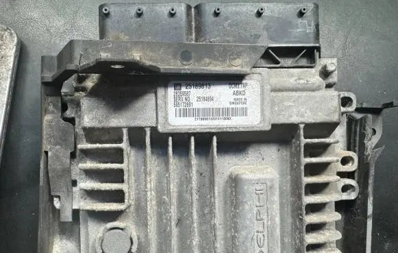 Opel Antara Engine control unit/module 25189813