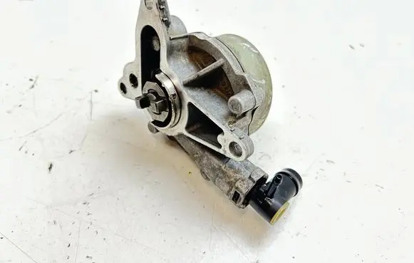 Renault Laguna III Vacuum pump 146502018R