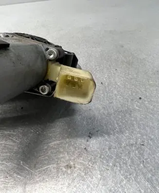 Front door window regulator with motor