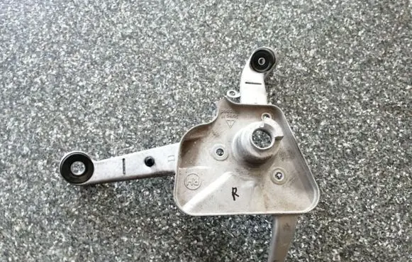 Ford Edge II Front wiper linkage 