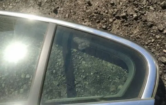 Opel Insignia A Rear vent window glass 