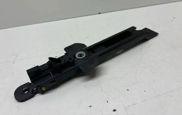 Volkswagen Polo IV 9N3 Seat belt adjustment rail 6Q0857819C